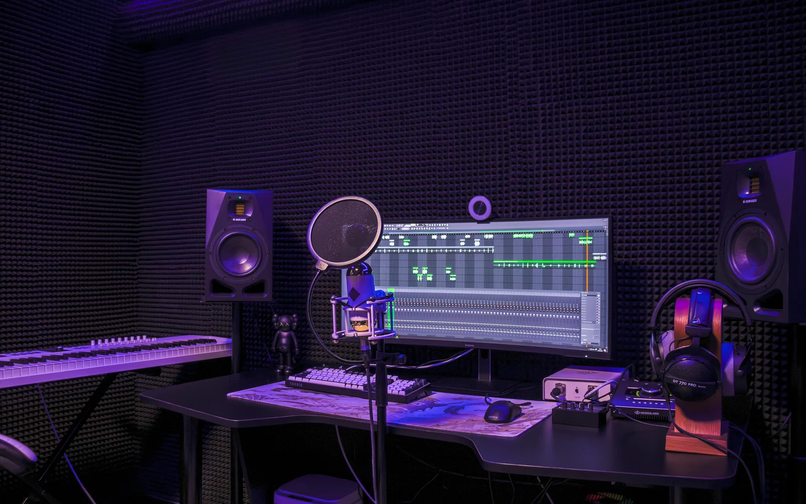 Рабочее место студии Sound Wave
